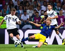 关于赛地聚焦：意大利杯国际比赛日热度飙升，尤文图斯回应争议，球迷炸锅，临场指挥获称赞的信息